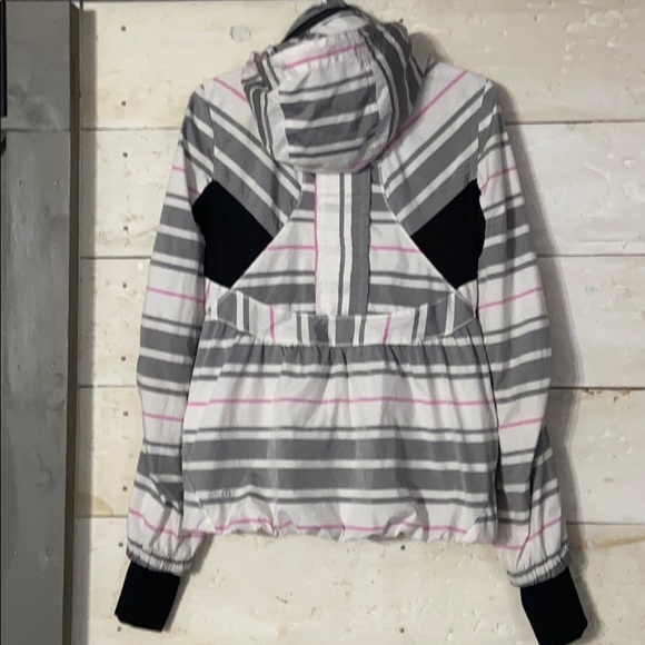 Lululemon run hustle jacket 🦄 - Picture 2 of 8